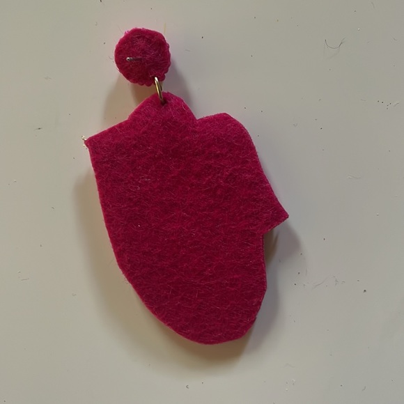 Funky earring 👄👅 - Picture 3 of 4